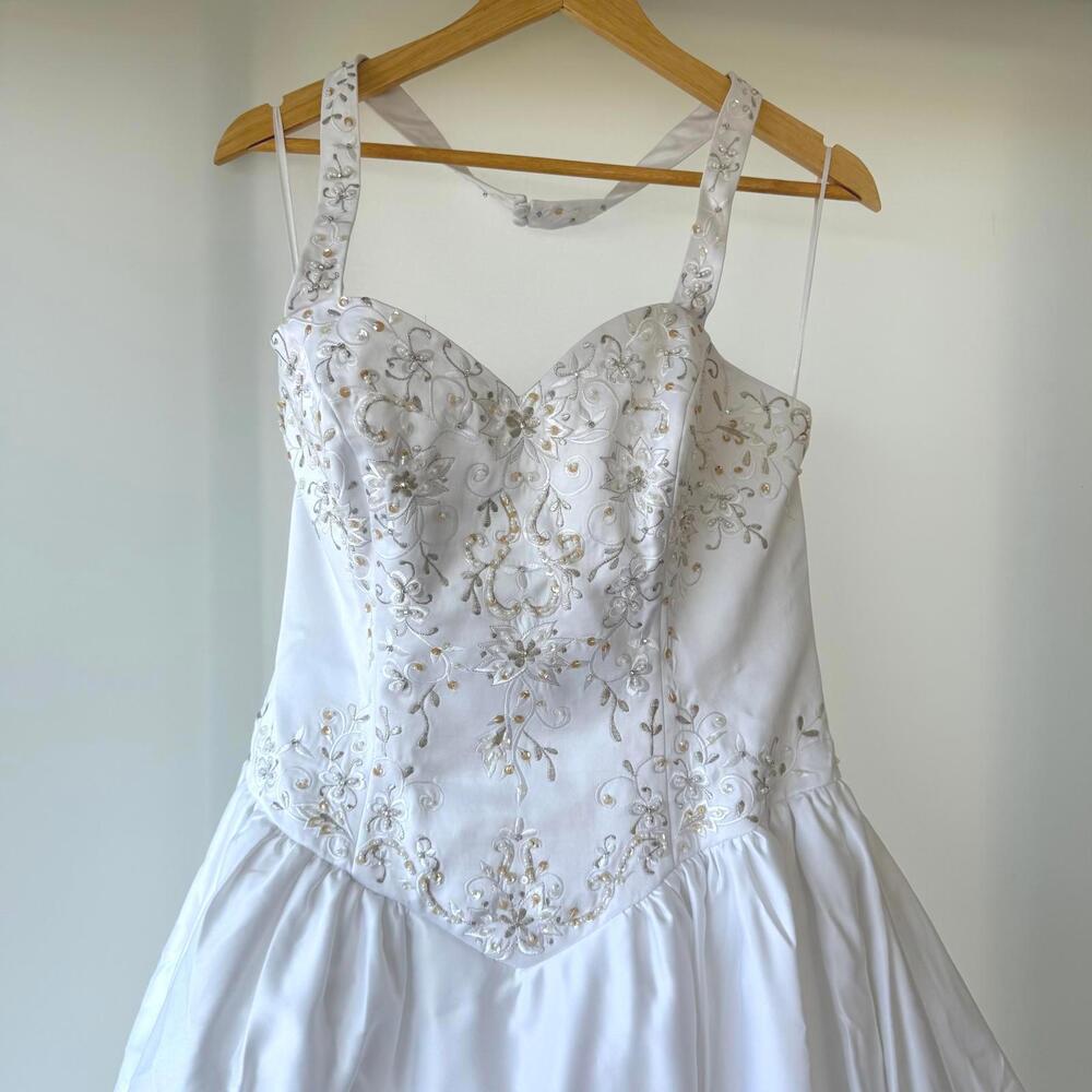 Y2K Mary’s Bridal White Beaded Ball Gown – Size 12 - Picture 4 of 7